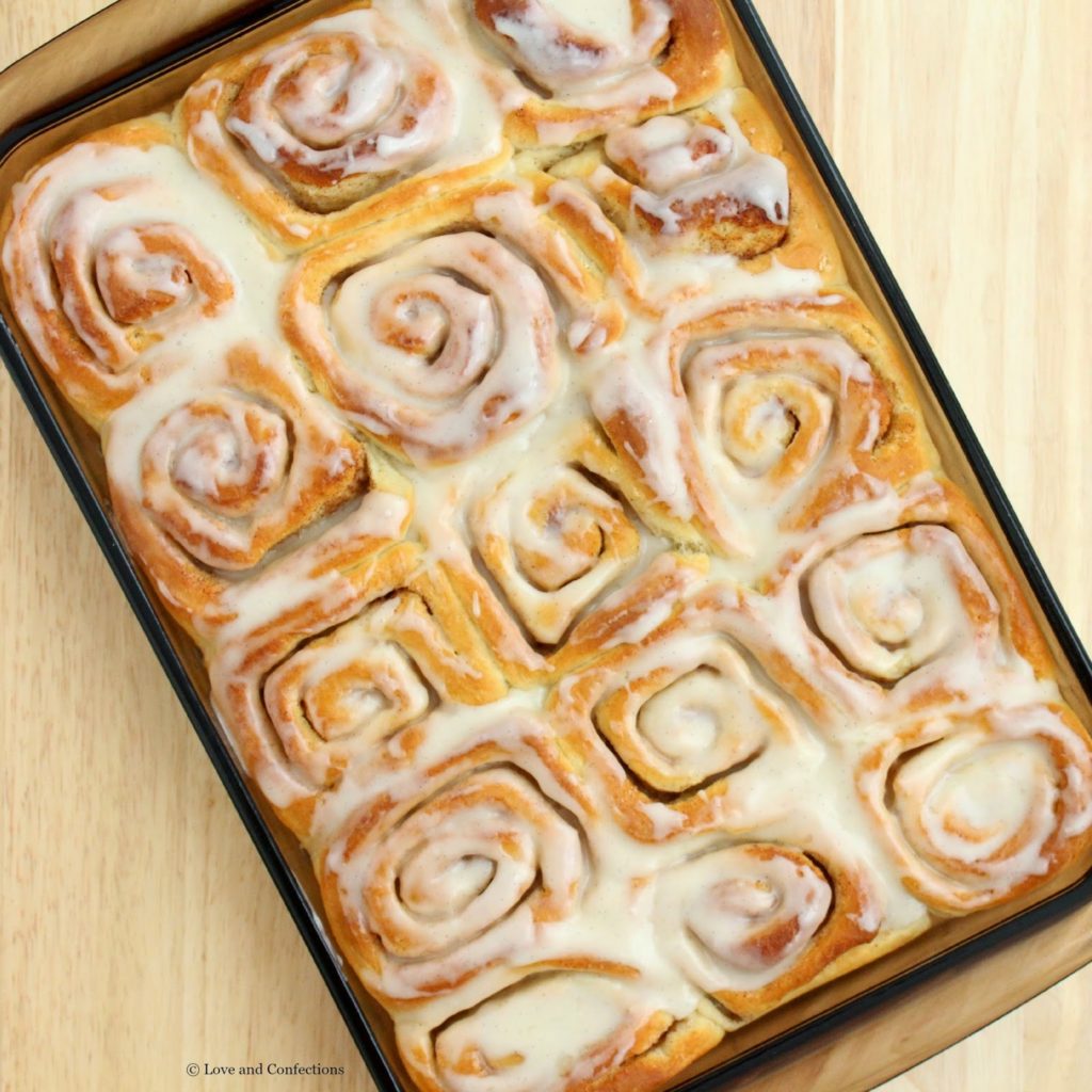 60-Minute Cinnamon Rolls from LoveandConfections.com for #BrunchWeek