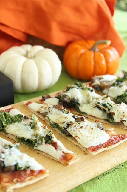 DIY Glitter Wine Glasses and Mushroom Kale Flatbread Pizzas from LoveandConfections.com #BeenBooed #HalloWINE 