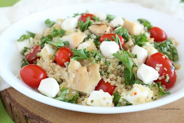 [Ad] Italian Quinoa Chicken Salad from LoveandConfections.com #SimpleSatisfyingSalads #EverydayEffortless