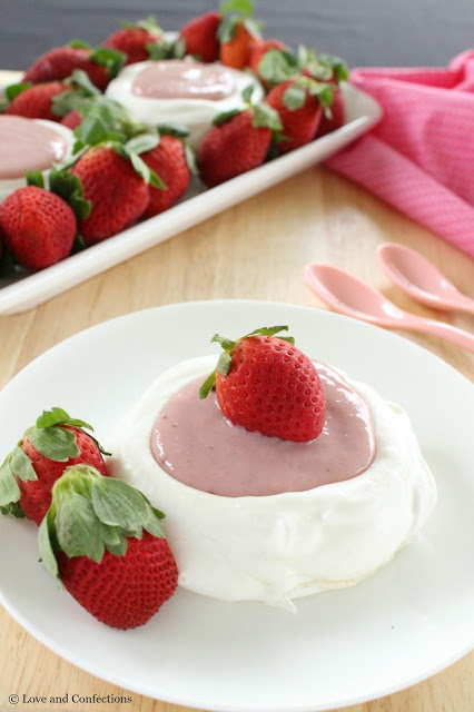 Pavlova with Strawberry Curd from LoveandConfections.com #SundaySupper