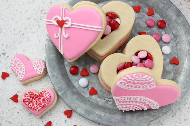 Heart Shaped Cookie Boxes from LoveandConfections.com