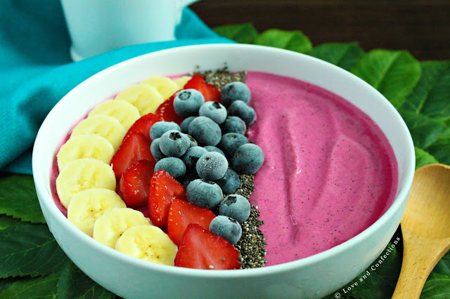 Dragon Fruit Smoothie Bowls from LoveandConfections.com #SundaySupper #JuneDairyMonth