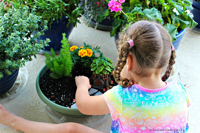 Easy Toddler Fairy Garden from LoveandConfections.com #SnackSnapShare #SnackStories