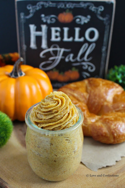 Whipped Pumpkin Pie Honey Butter from LoveandConfections.com #PumpkinWeek