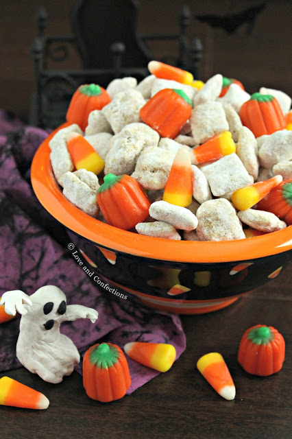 Cinnamon Pumpkin Muddy Buddies from LoveandConfections.com #PumpkinWeek