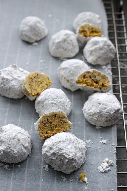 Pumpkin Pie Spice Snowball Cookies from LoveandConfections.com #PumpkinWeek