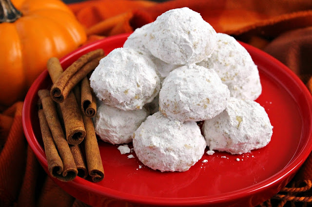 Pumpkin Pie Spice Snowball Cookies from LoveandConfections.com #PumpkinWeek