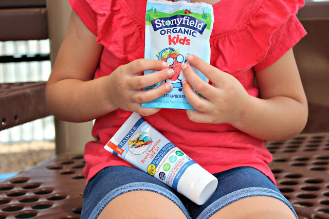 15 Perfect Playground Snacks from LoveandConfections.com #ad @stonyfield #stonyfield @badgerbalm #badgerbalm