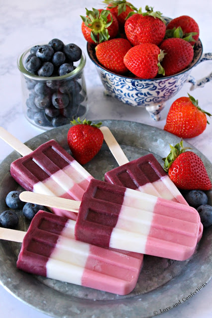 Berry Red, White, and Blue Smoothie Pops from LoveandConfections.com #sponsored by @floridamilk