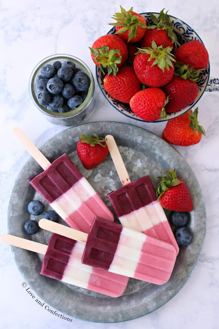 Berry Red, White, and Blue Smoothie Pops from LoveandConfections.com #sponsored by @floridamilk