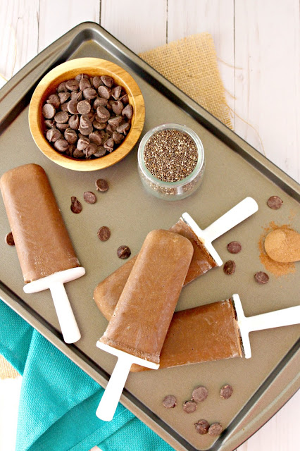 Chocolate Chia and Greens Pudding Pops from LoveandConfections.com #sponsored by @barleans #popsicleparty #barleans @zoku