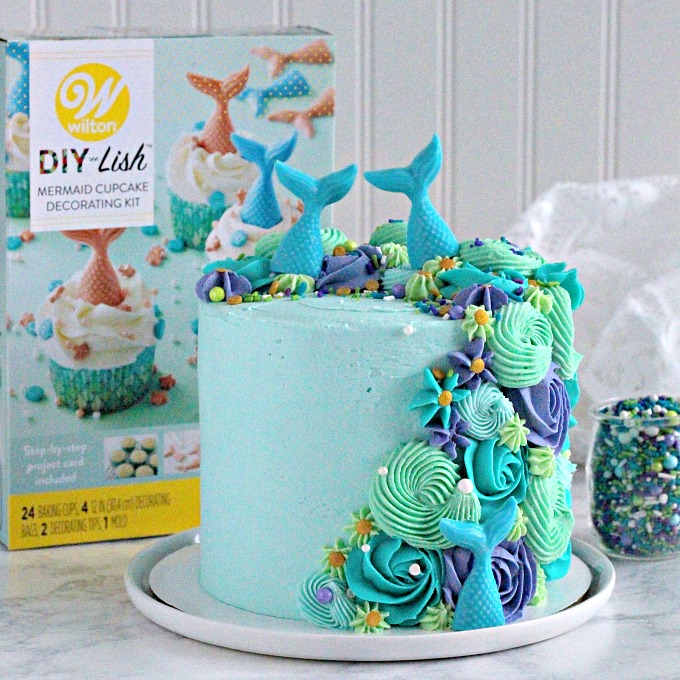 Mermaid layer cake with Wilton cupcake kit