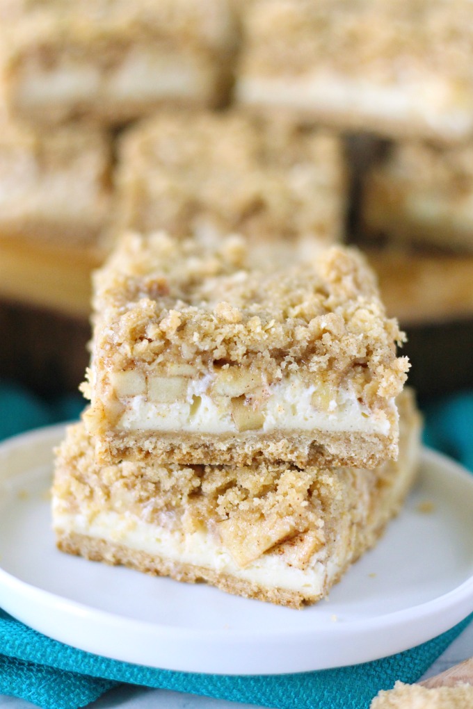 Apple Cheesecake Streusel Bars