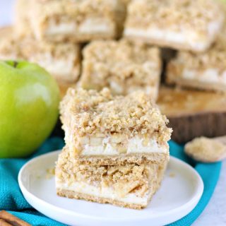 Apple Cheesecake Streusel Bars