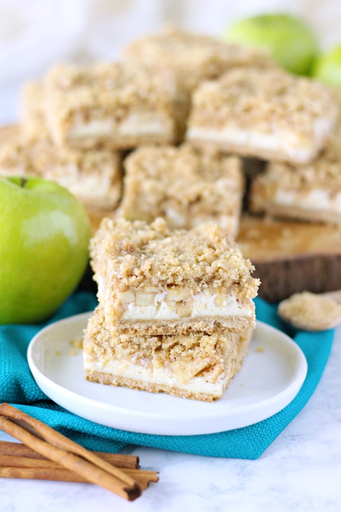 Apple Cheesecake Streusel Bars - Love and Confections