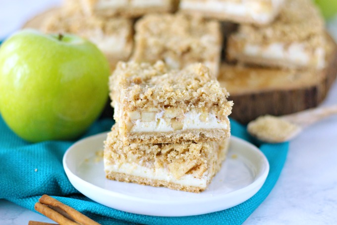 Apple Cheesecake Streusel Bars